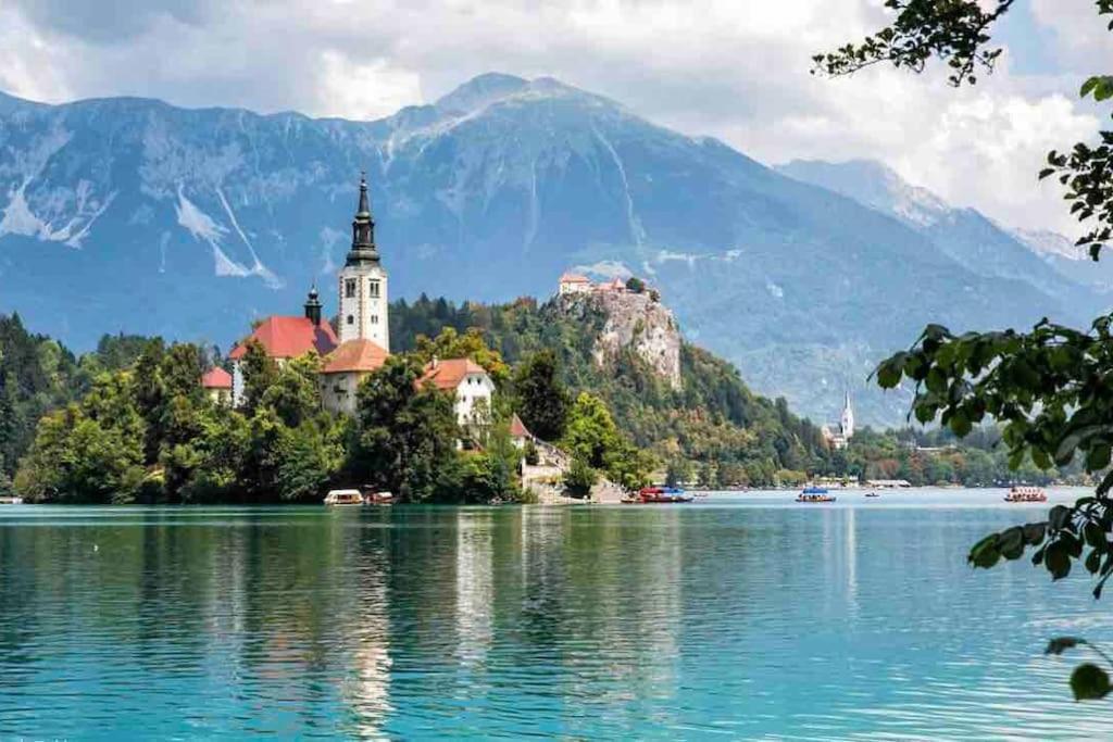 Private Green Getaway Bled Exterior photo